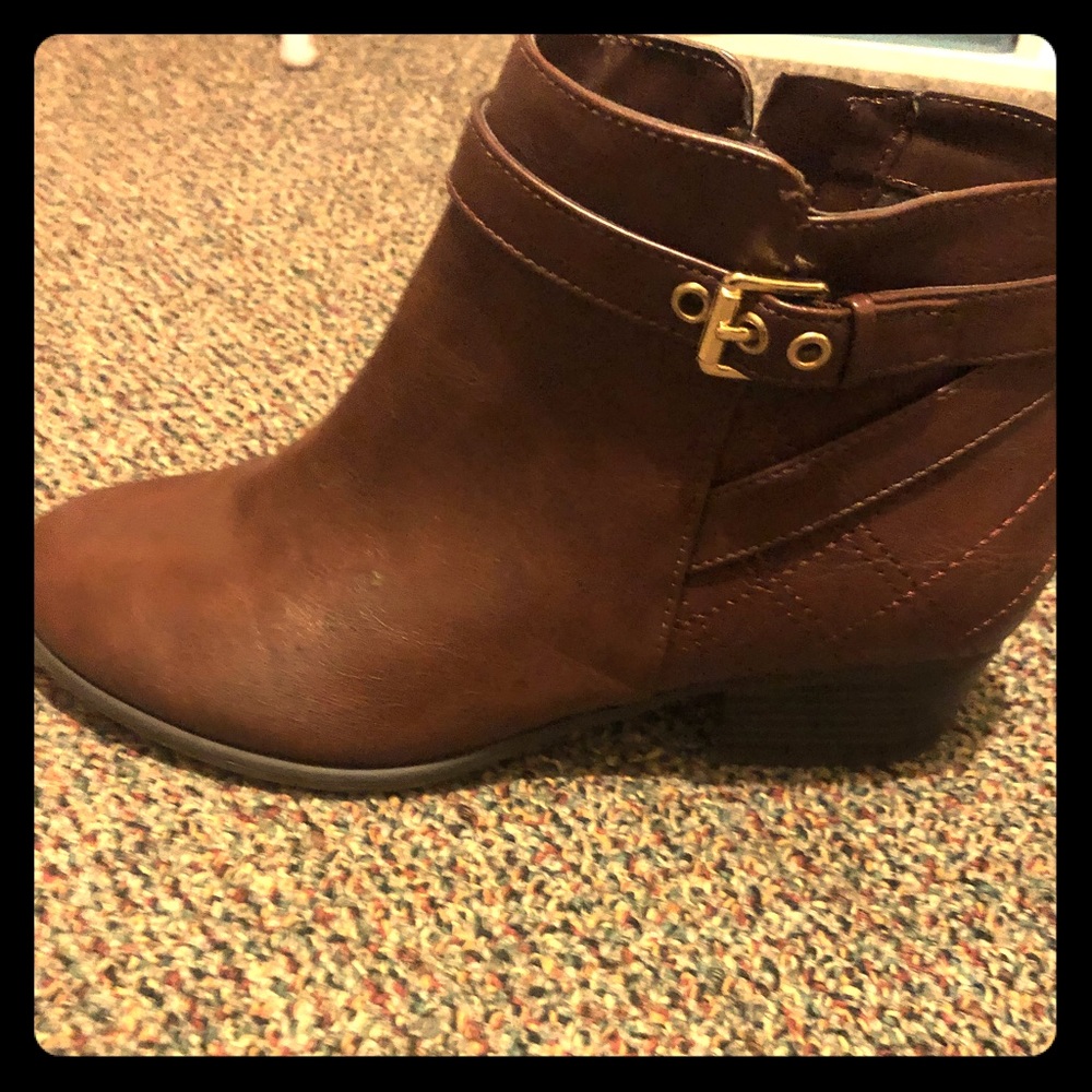Unisa brown boots!! Only worn once
